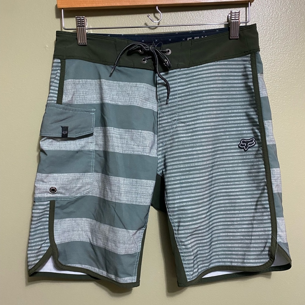 Green Fox Board Shorts, Size 28‎